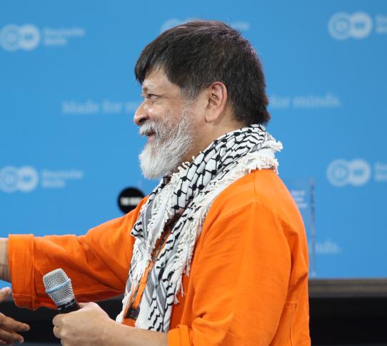 Shahidul Alam during The Bobs Awards ceremony in 2014. By Deutsche Welle.