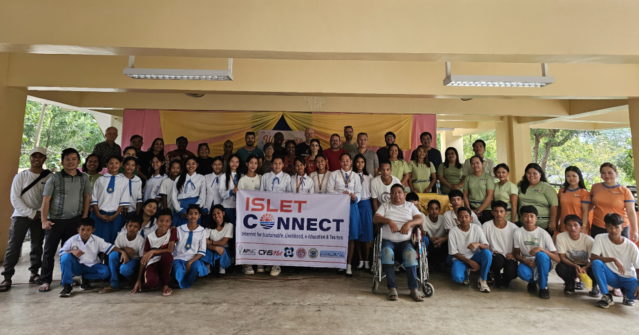 Image: The LocNet team visits CVISNET's Islet Connect project in Cebu. Photo: Chat Garcia Ramilo
