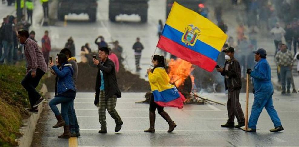 Imagen: Servindi (https://www.servindi.org/actualidad-noticias/08/10/2019/como-ocurrio-el-giro-neoliberal-de-ecuador) via Access Now.