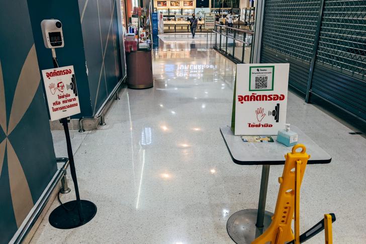 Entrance control for COVID-19 at a shopping center in Bangkok, Thailand. Photo: Markus Winkler on Unsplash (https://unsplash.com/photos/TbDYOZ1ZEoM)