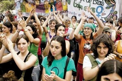  image linking to Feminismo en tiempos digitales: dejando atrás prácticas machistas 